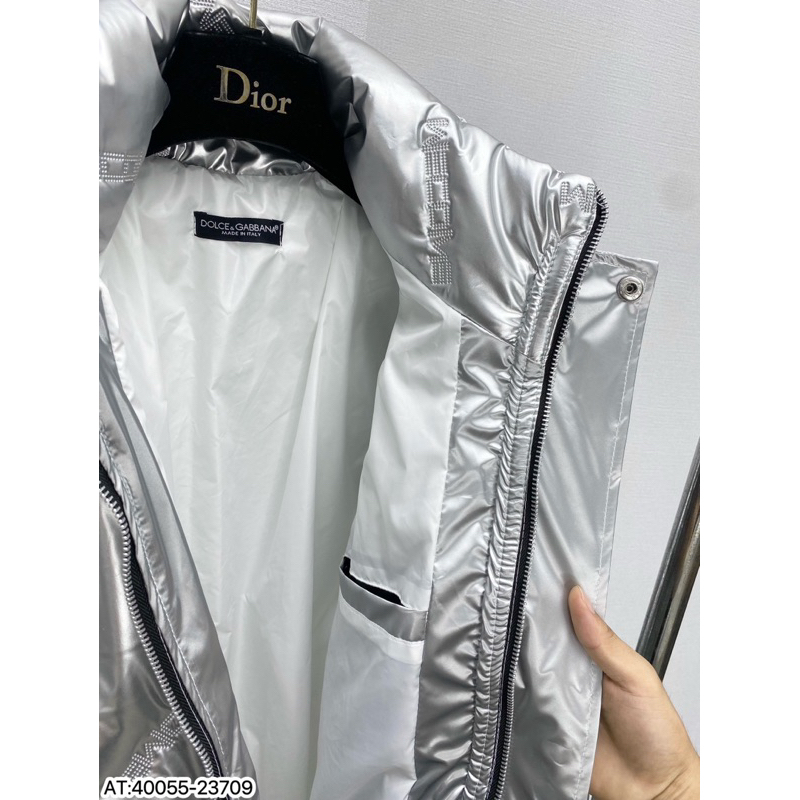 Áo khoác phao bóng dập nổi chữ wecome phối mũ bạc,áo phao bóng màu bạc có mũ bản hot trend 2024