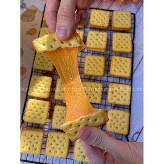 Bánh Phomai Hành trứng muối