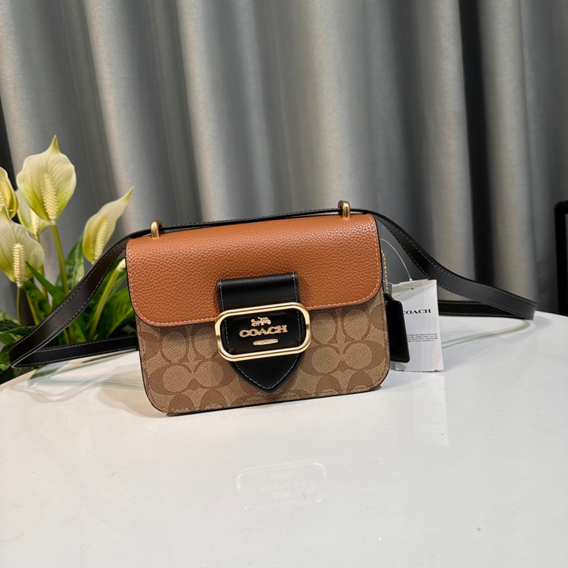 TÚI ĐEO CHÉO NỮ DA THẬT SIZE 18.5 MÀU NÂU DA CANVAS HOẠ TIẾT CHỮ PHỐI NÂU NẮP LOGO XE NGỰA QUAI ĐEO DA