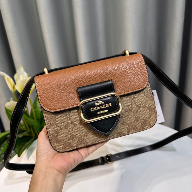 TÚI ĐEO CHÉO NỮ DA THẬT SIZE 18.5 MÀU NÂU DA CANVAS HOẠ TIẾT CHỮ PHỐI NÂU NẮP LOGO XE NGỰA QUAI ĐEO DA