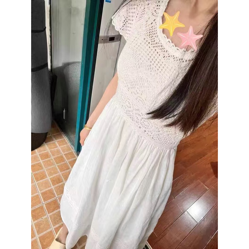 Váy trắng dài thân ren