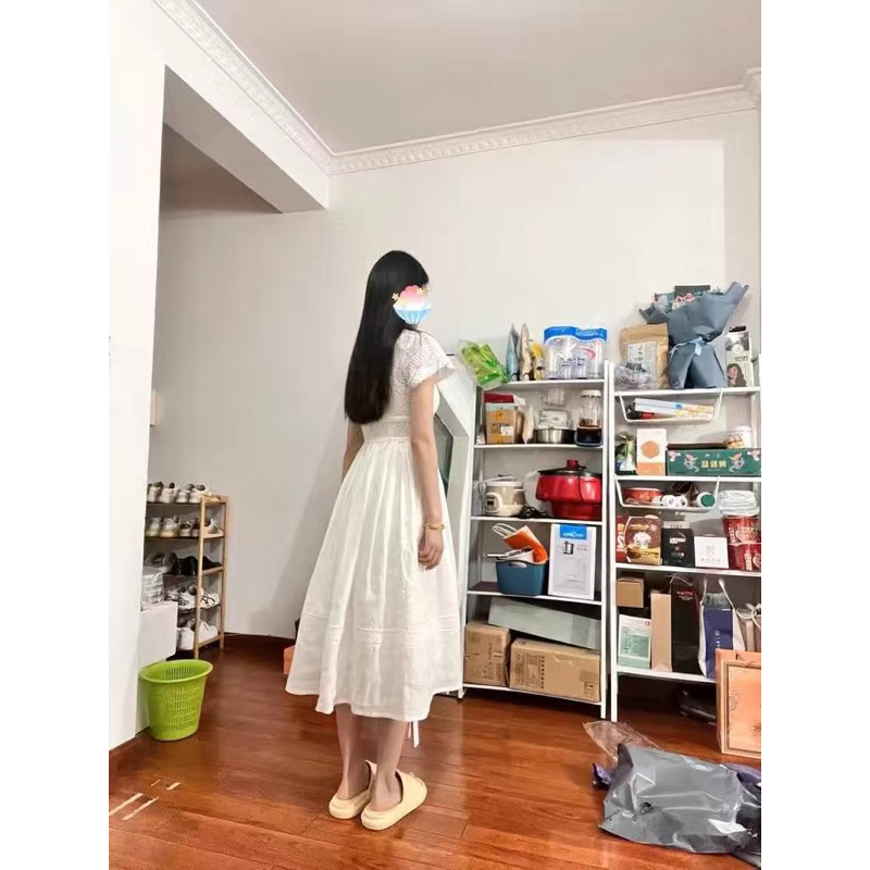 Váy trắng dài thân ren