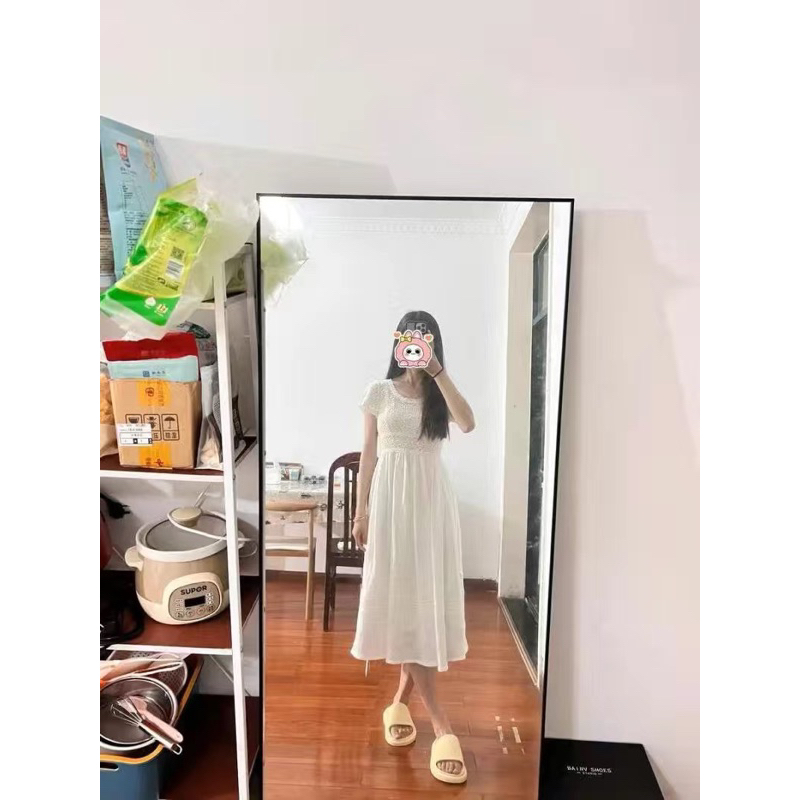 Váy trắng dài thân ren