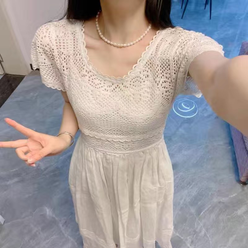 Váy trắng dài thân ren