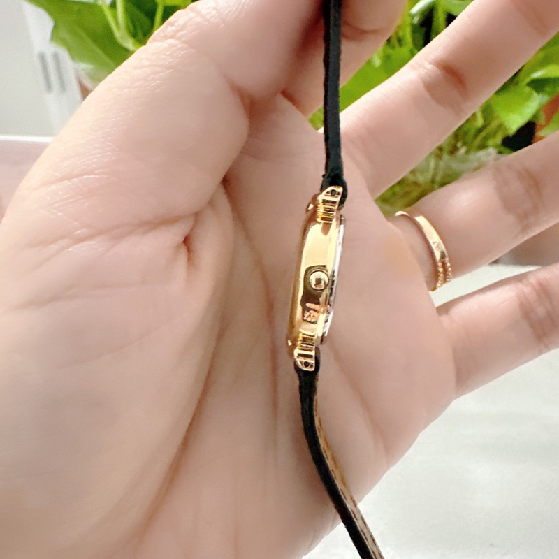 Đồng hồ nữ si nhật hiệu Seiko, dây da bò