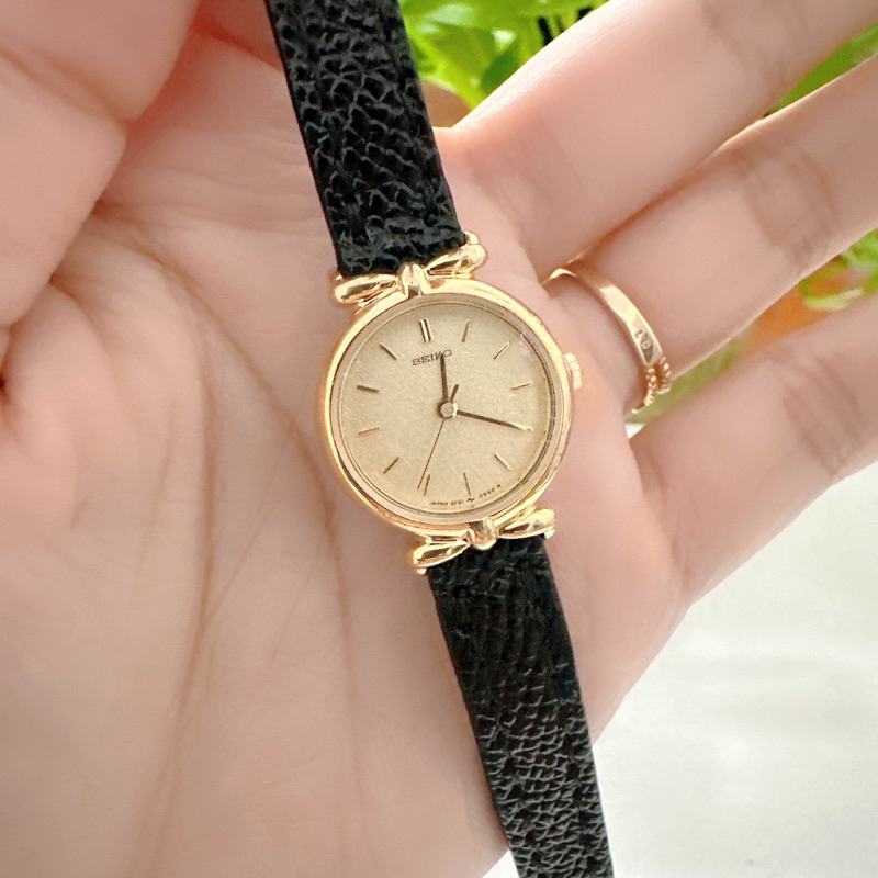 Đồng hồ nữ si nhật hiệu Seiko, dây da bò