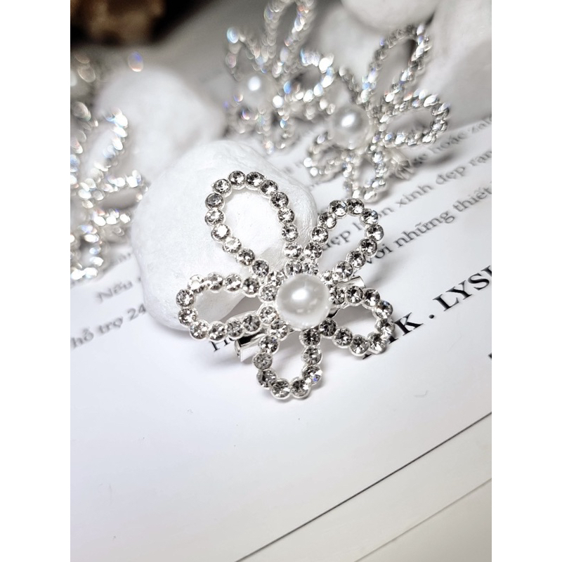 Tag Cài Áo Hoa Đính Đá Thời Trang Sang Chảnh