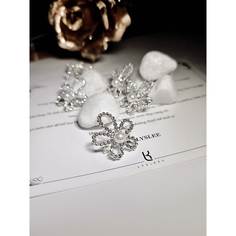 Tag Cài Áo Hoa Đính Đá Thời Trang Sang Chảnh