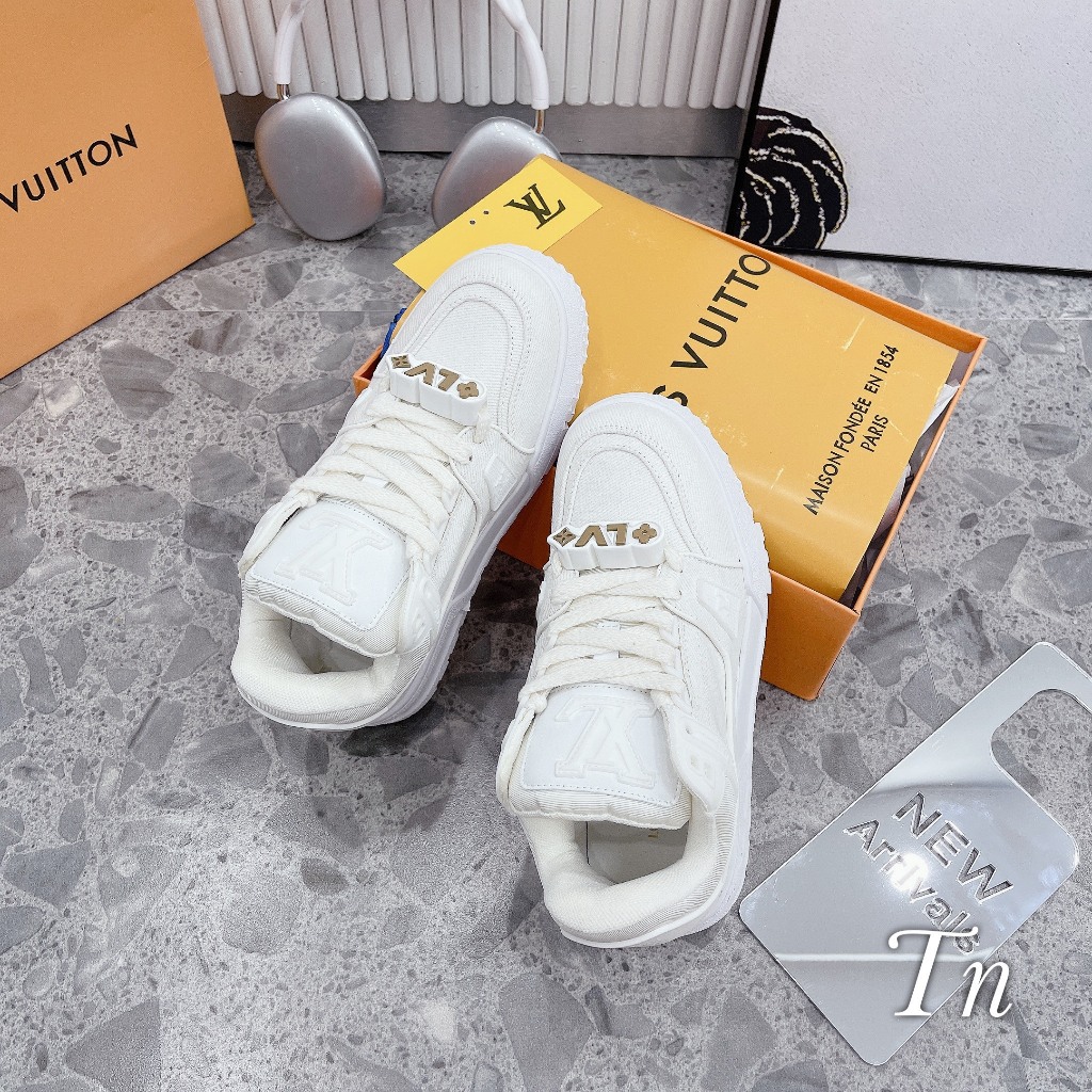 GIÀY THỂ THAO LV CHARM