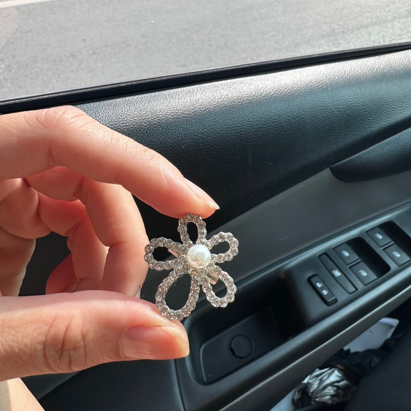 Tag Cài Áo Hoa Đính Đá Thời Trang Sang Chảnh