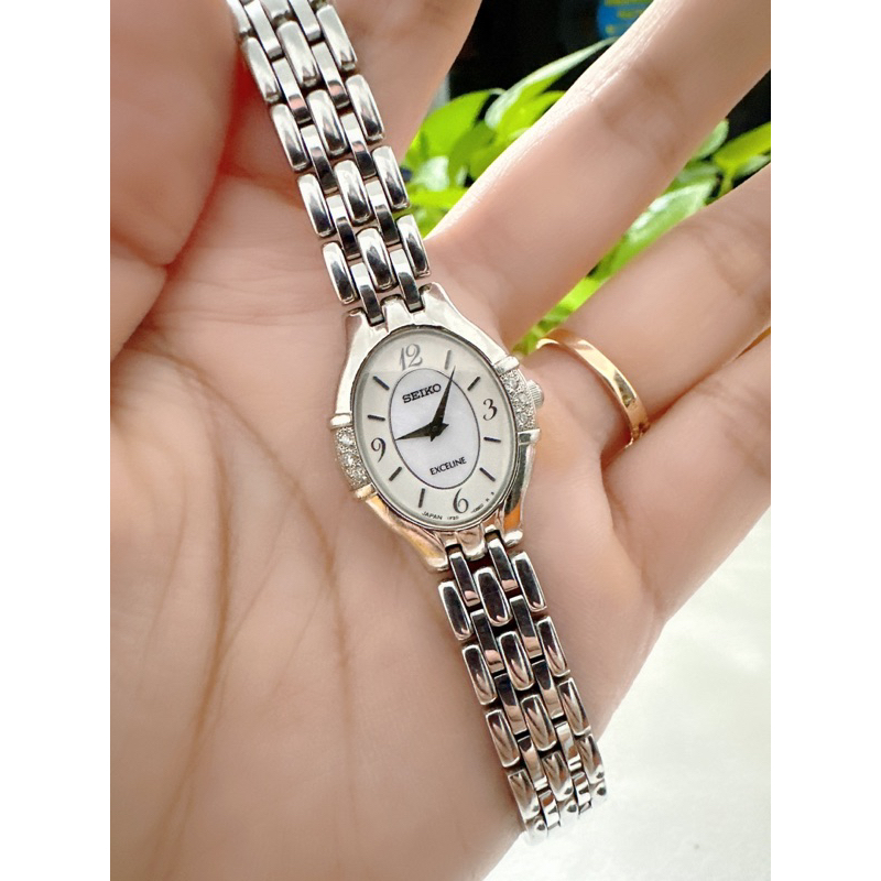 Đồng hồ nữ si nhật dáng lắc tay hiệu Seiko