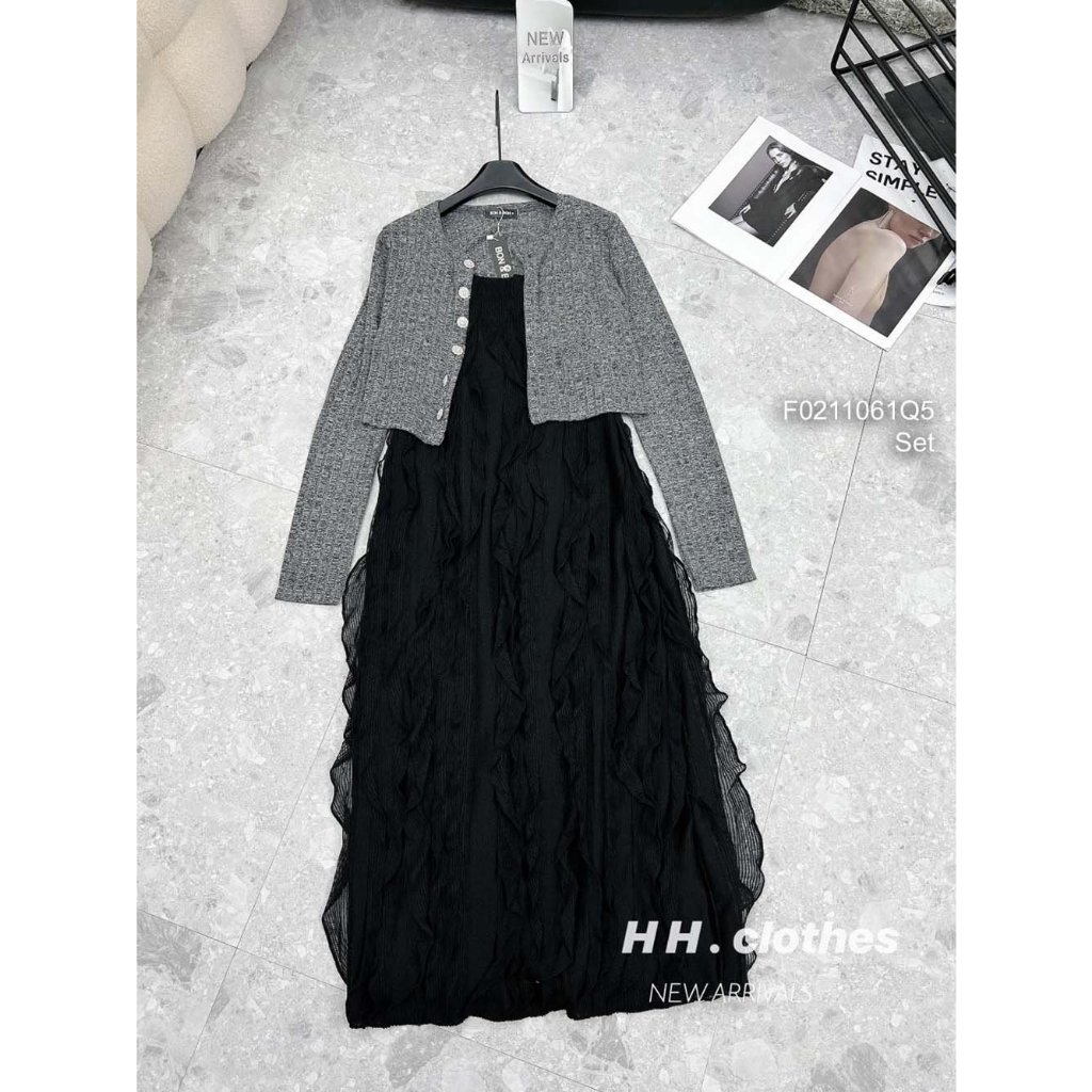 Set 2 món đầm maxi đen tơ ren phối viền bèo 2 dây kèm áo khoác len montoghi xám tay dài!