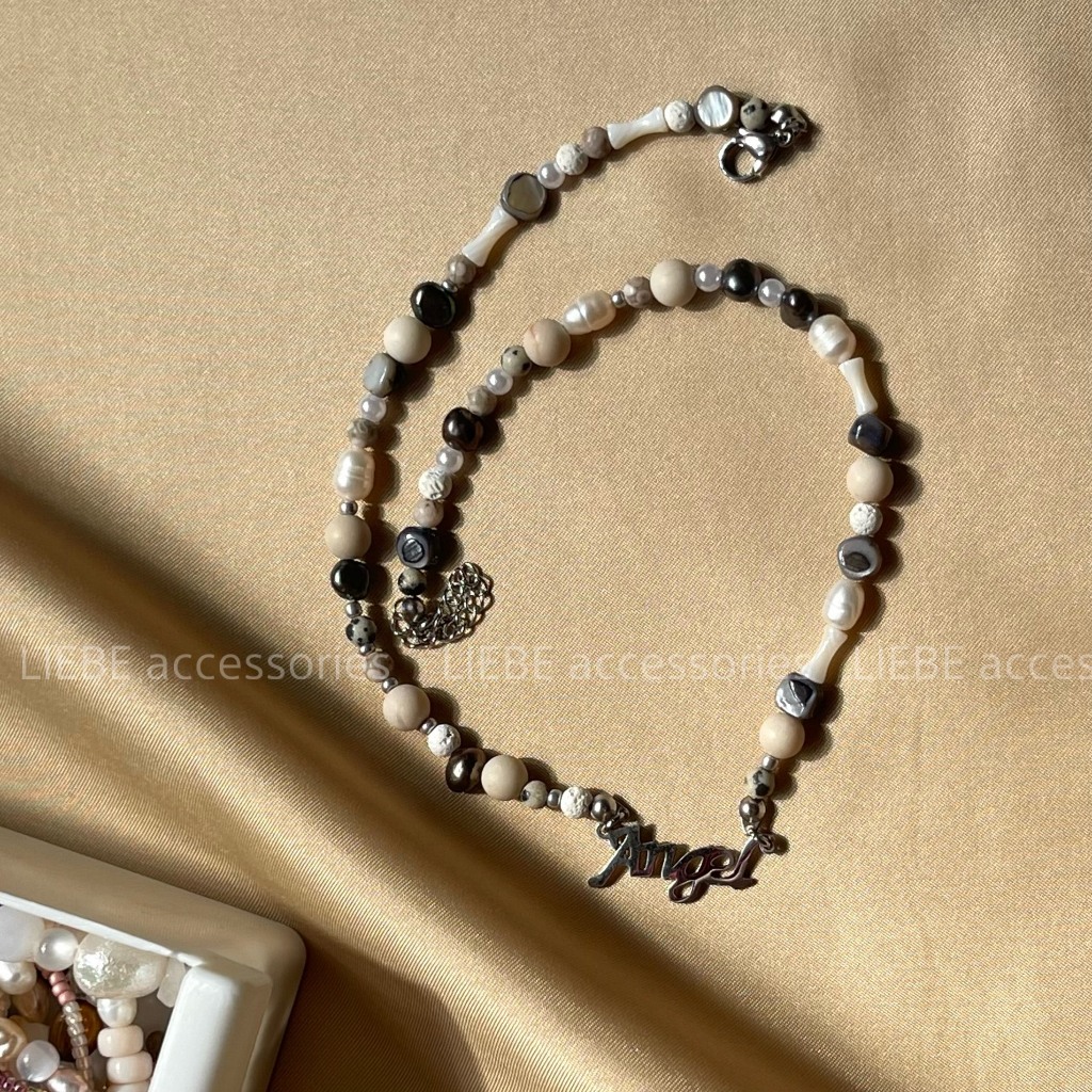 Vòng cổ LIEBE tone trung tính mặt chữ Angel thép không gỉ phối NT nước ngọt phong cách vintage thanh lịch