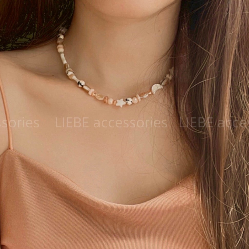 Vòng cổ LIEBE Nene tone nâu trung tính phối hạt vỏ sò đi biển charm ngôi sao mặt trăng nổi bật phong cách