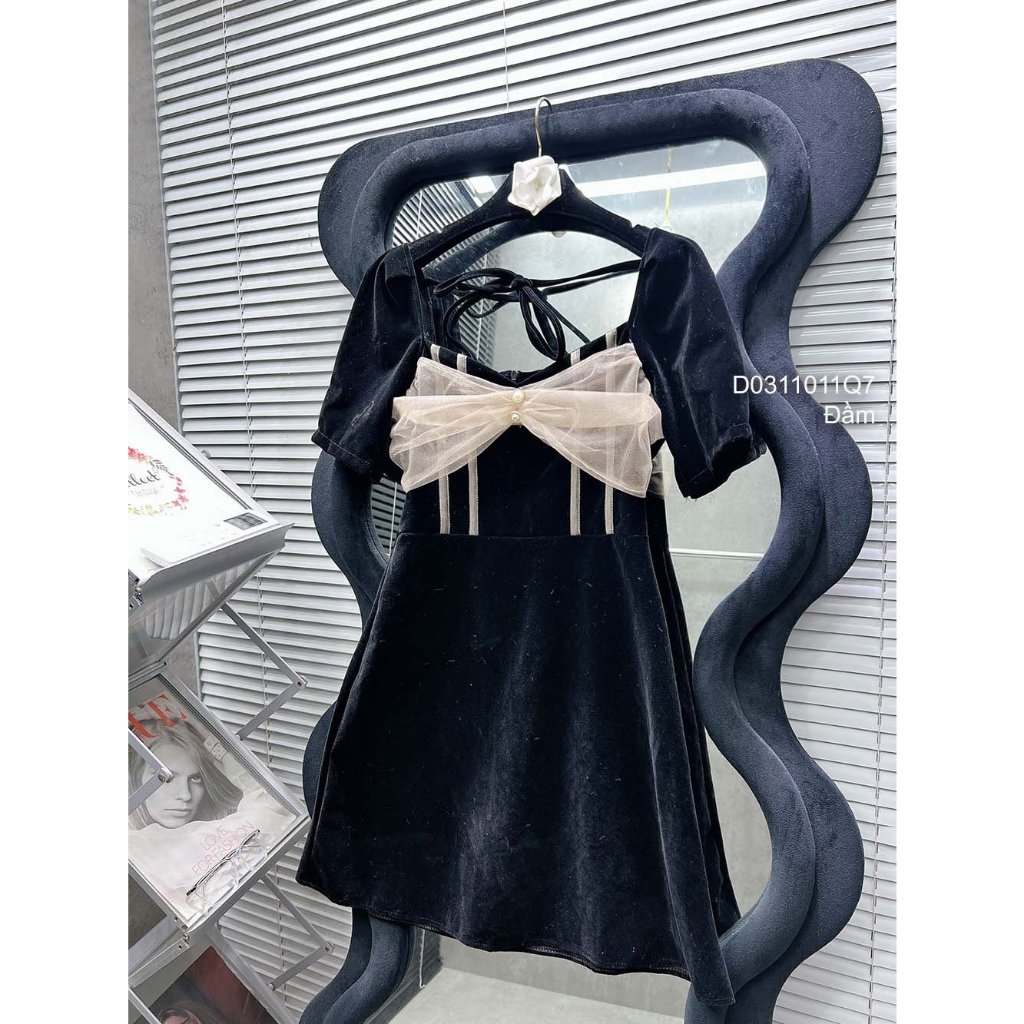 Đầm kiểu nhung đen ngực đính khuy bọc chạy viền mí tay dài!