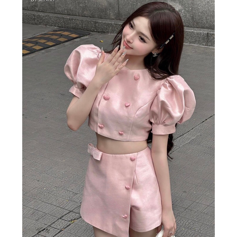Set Áo Tafta Tay Siêu Bồng Đính Nút Trái Tim Mix Chân Váy Ngắn Đắp Chéo Nơ Eo Hồng Baby Tôn Dáng