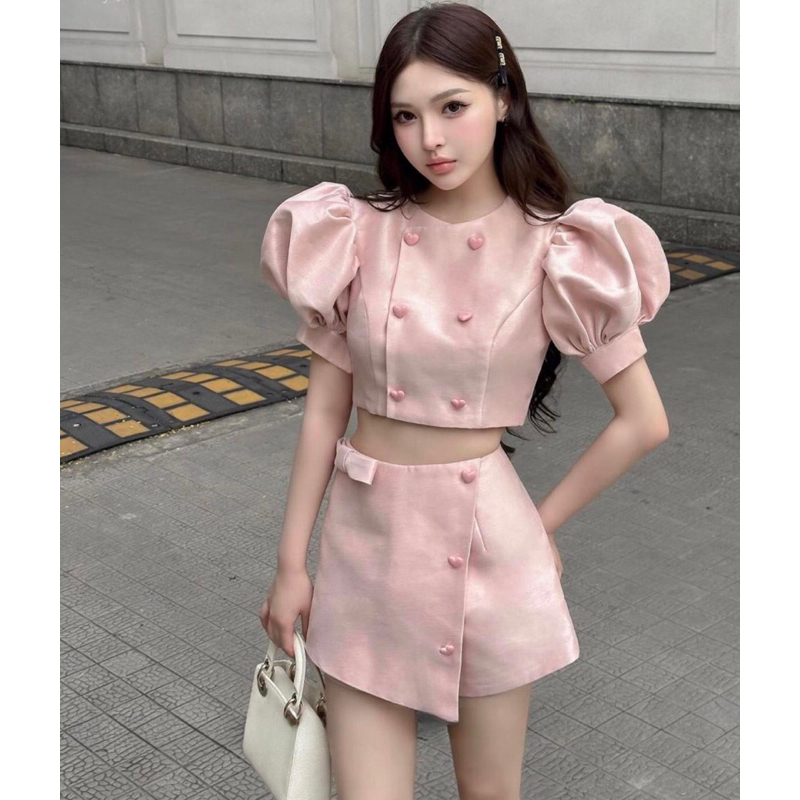 Set Áo Tafta Tay Siêu Bồng Đính Nút Trái Tim Mix Chân Váy Ngắn Đắp Chéo Nơ Eo Hồng Baby Tôn Dáng