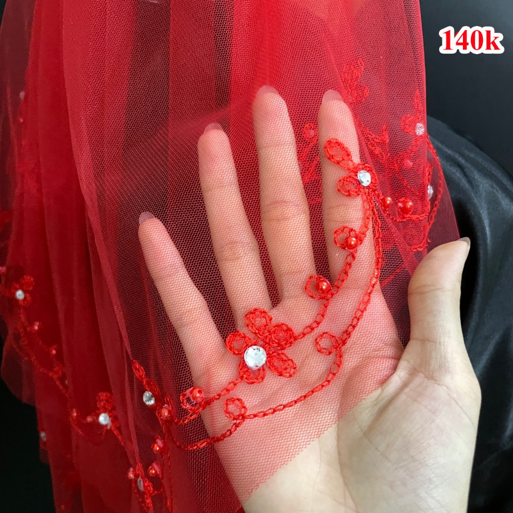 Voan cô dâu màu đỏ viền ren hoa đính đá