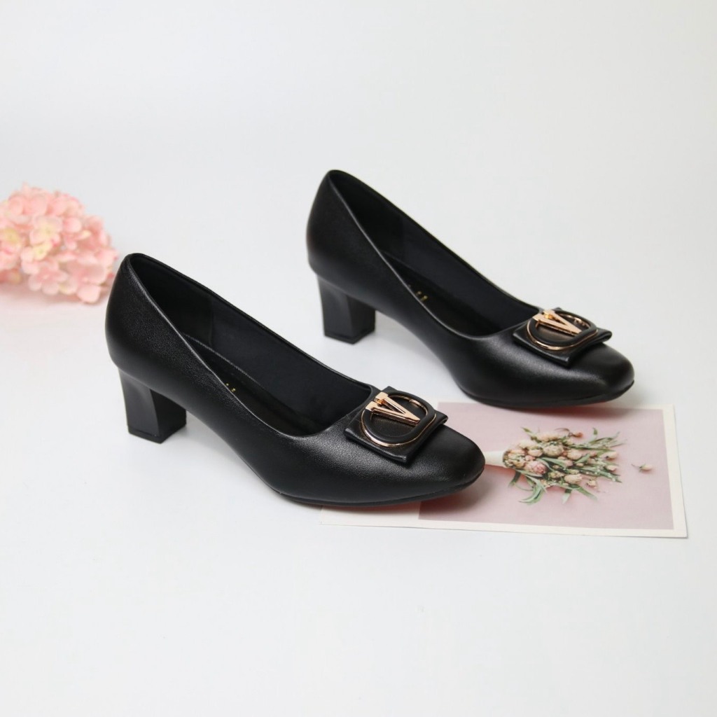 Giày cao gót mũi vuông gót trụ cao 5 phân, nơ chữ V da lì hai màu đen và kem