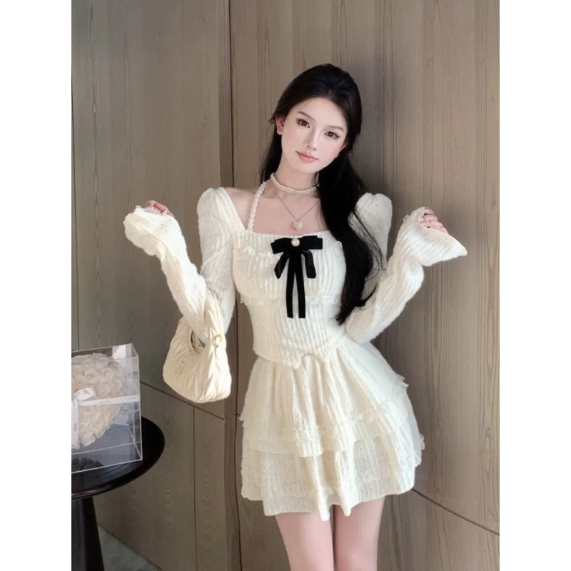 SET  ÁO DÂY CỔ TAY DÀI ĐÍNH NƠ ĐEN + CHÂN VÁY TẦNG LEN REN NUDE