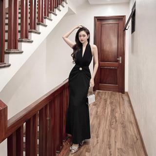 Váy thiết kế dáng yếm cổ chân cá V77