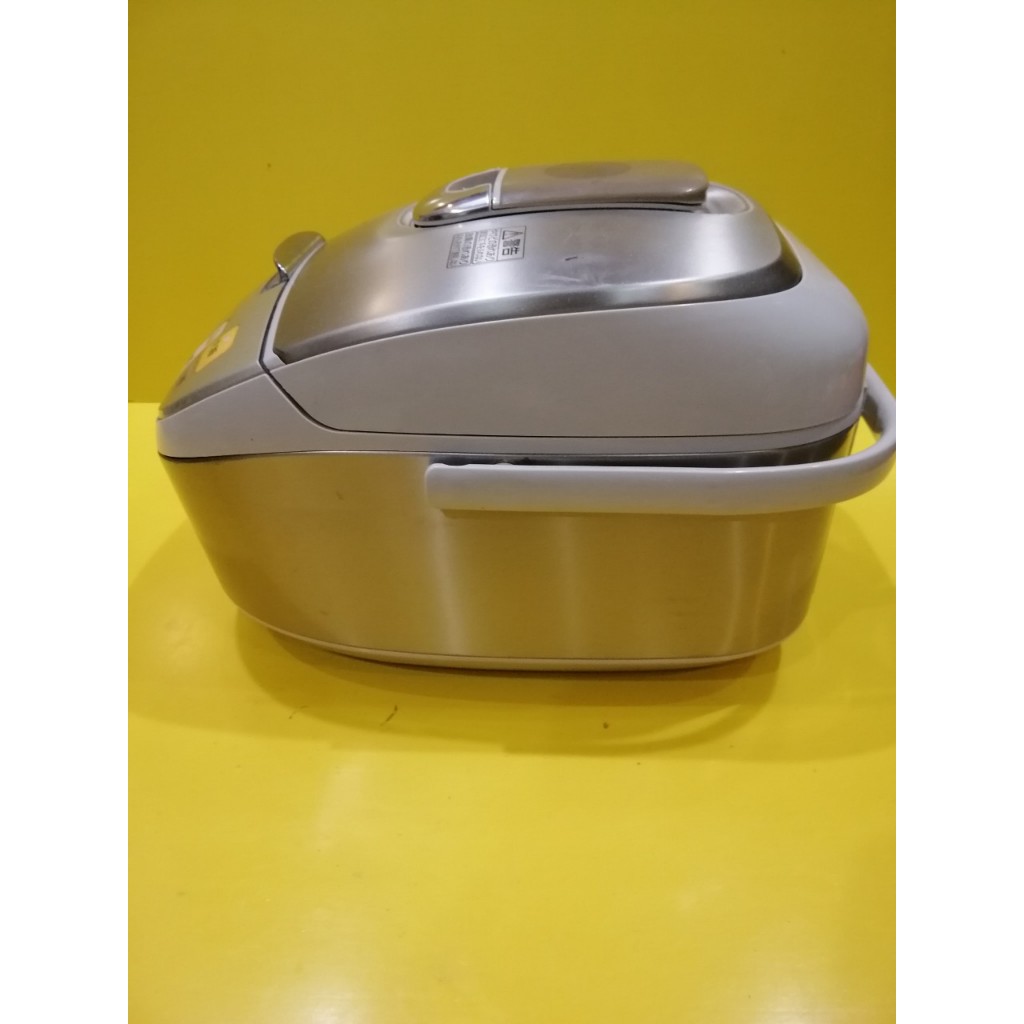 Nồi cơm nội địa Nhật cao tần  Panasonic SR-DG102J   van dài bù ẩm