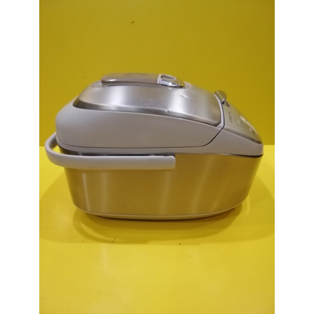 Nồi cơm nội địa Nhật cao tần  Panasonic SR-DG102J   van dài bù ẩm