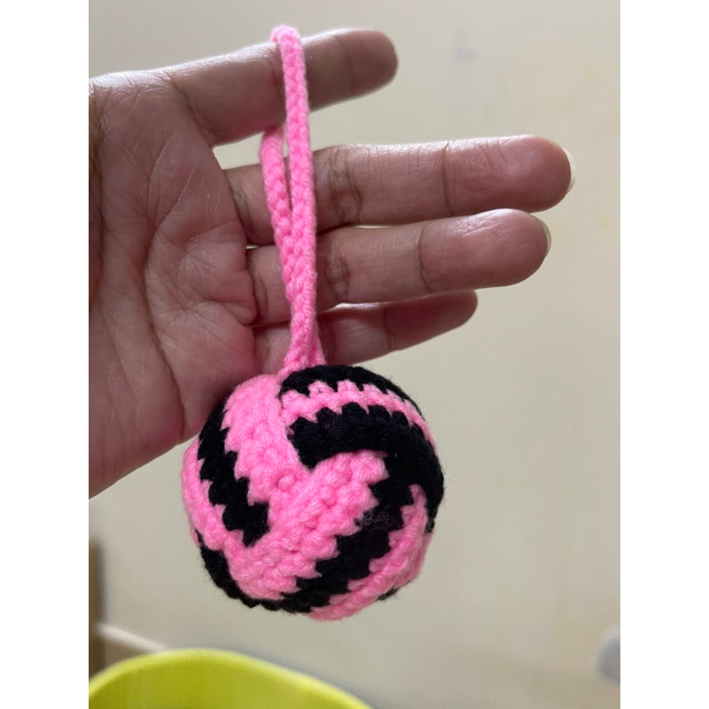 Móc khóa bóng chuyền bằng len