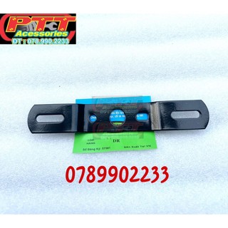 Pas sắt gắn biển số xe dream
