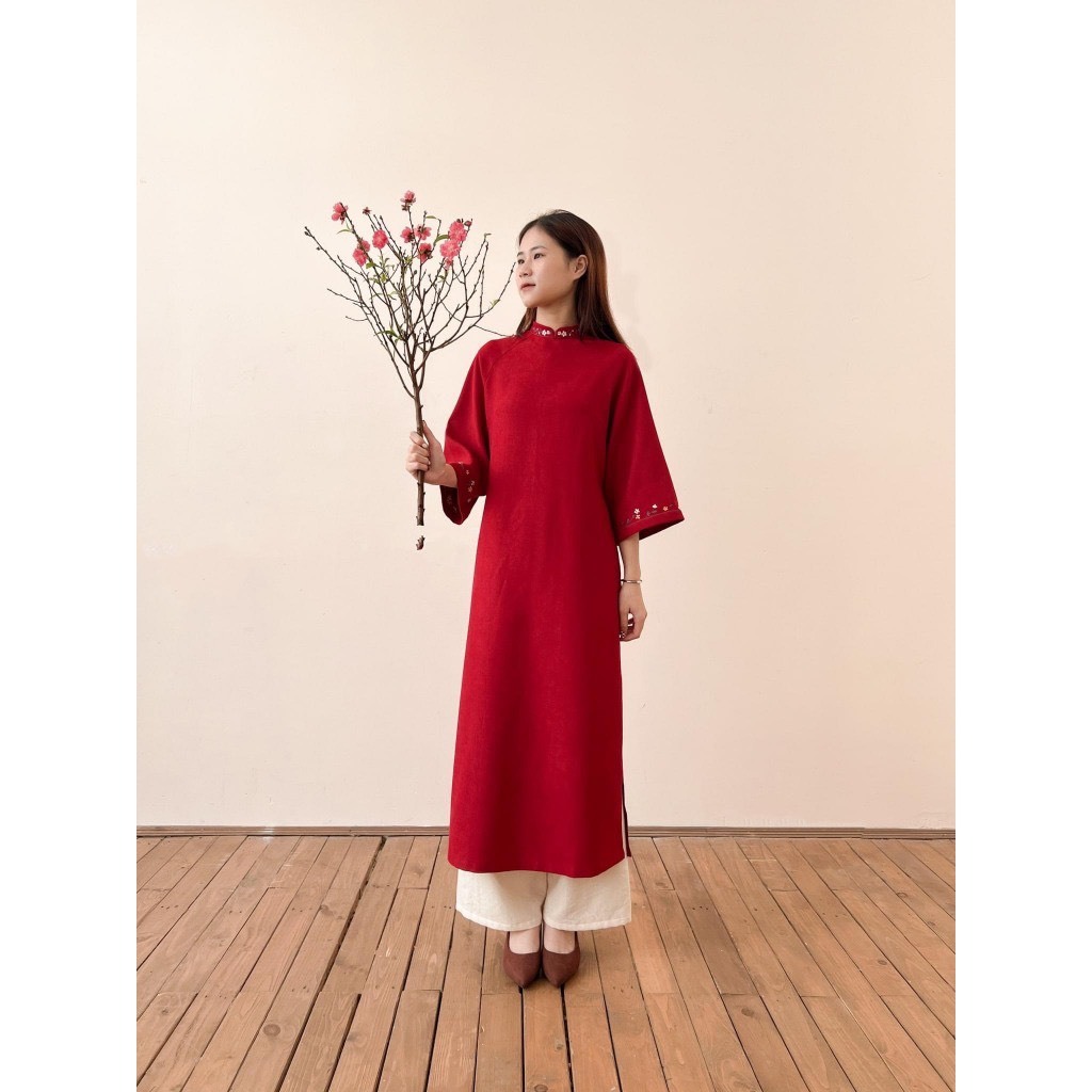 Áo Dài Tết - Áo Dài Cách Tân Đỏ Dáng Suông Thiết Kế Hoa Thêu Chất Liệu Nhung Tăm Trẻ Trung Phù Hợp Với Mọi Lứa Tuổi