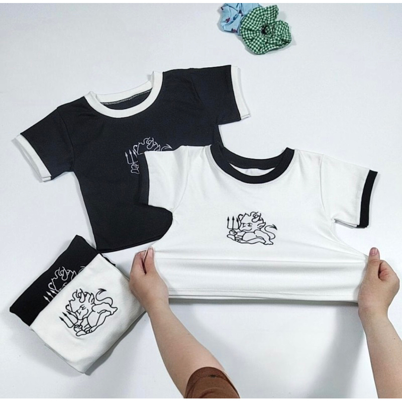 Áo Croptop Tay Ngắn Chất Thun Gân Hoạ Tiết Thêu Hình Viền Trắng