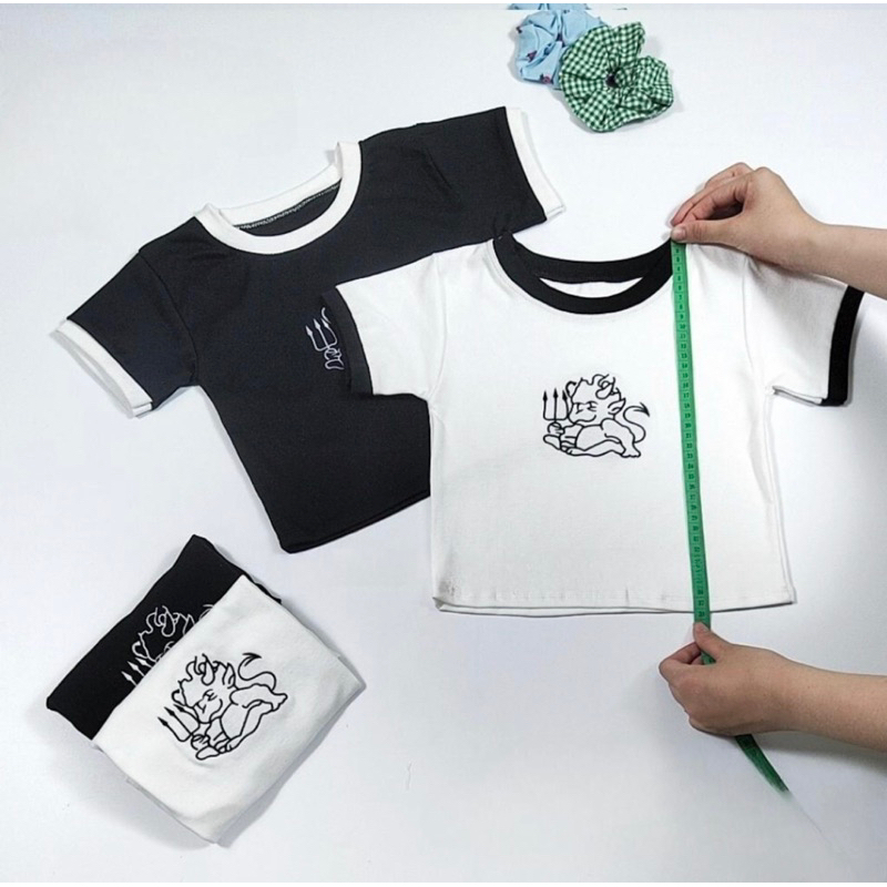 Áo Croptop Tay Ngắn Chất Thun Gân Hoạ Tiết Thêu Hình Viền Trắng