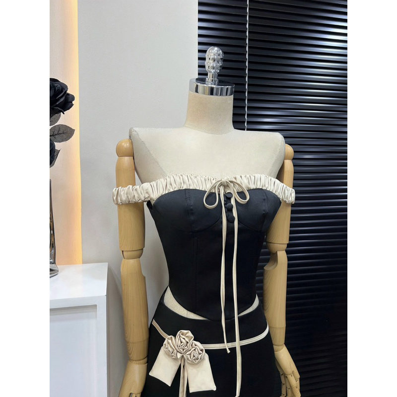 Set áo trễ vai phối lụa + chân váy nơ eo