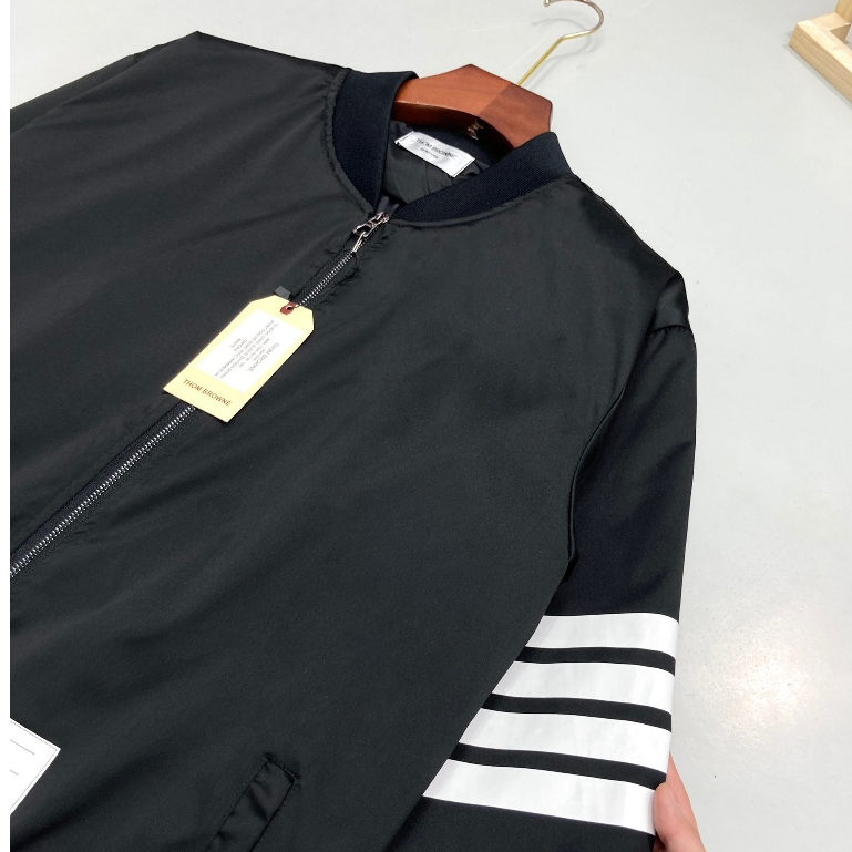 Áo Khoác Bomber Nam Thôm Bờ Rao Phối 4 Vạch Siêu Đẹp - Áo Khoác Bomber Nam Trơn Thôm Bờ Rao An Thuyên Cao Cấp