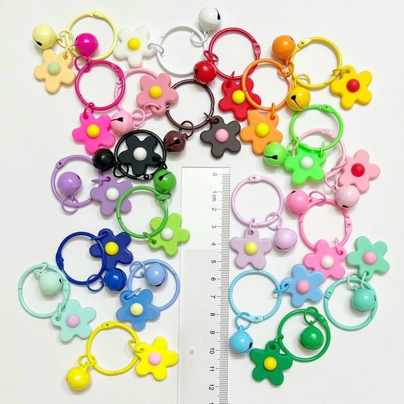 Móc khóa trang trí hình bông hoa đính chuông xinh xắn