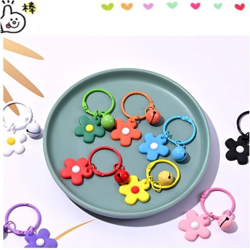 Móc khóa trang trí hình bông hoa đính chuông xinh xắn