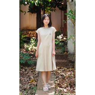 Đầm linen tay ngắn thêu tay cột nơ - Nhà Của Moon