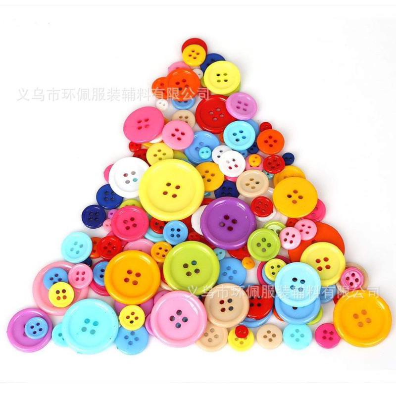 Cúc áo màu hỗn hợp