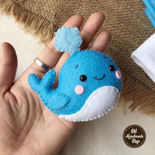 Móc khóa vải nỉ handmade cá voi xanh