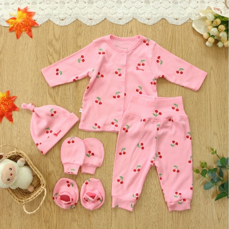 Bộ sơ sinh bé gái cao cấp Bunnybaby bao gồm nón vớ, size 0-3 tháng