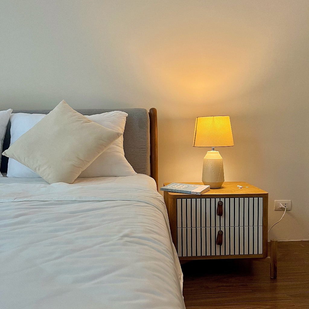 Đèn để bàn trang trí L.ART DBG036 thiết kế riêng với men gốm nứt độc đáo phù hợp phòng khách, phòng ngủ