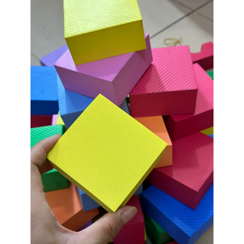 Mút bitis khối hình vuông Kt 8x8 cm