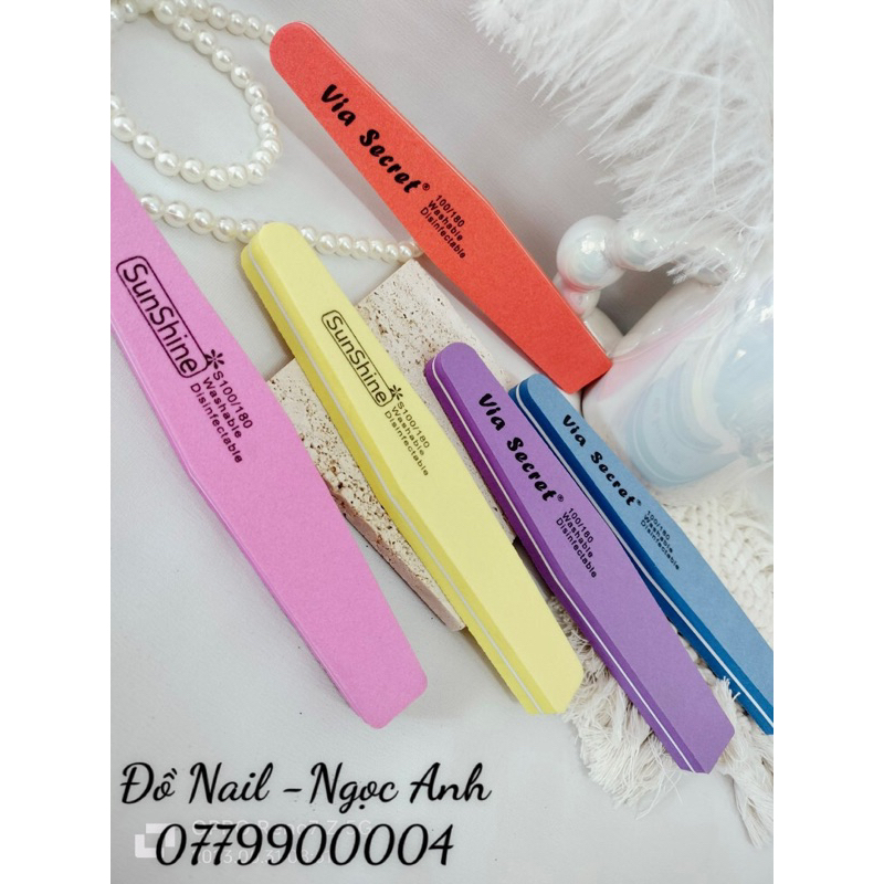 Dũa mịn dài,dùng để dũa fom móng và bề mặt móng khi sơn gel giúp bộ sơn được về và bề mặt móng sạch sẽ cho thợ nail