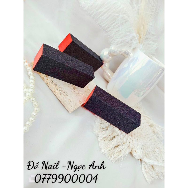 Dũa mịn dài,dùng để dũa fom móng và bề mặt móng khi sơn gel giúp bộ sơn được về và bề mặt móng sạch sẽ cho thợ nail