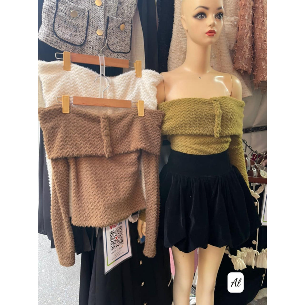 Sét áo ren lông trễ vai dài tay + chân váy nhung cạp cao dáng ngắn