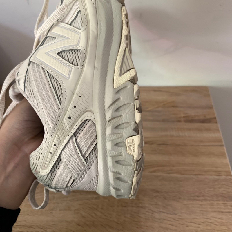 Cần pass New Balance trắng fit size 38 mẫu đẹp 2hand