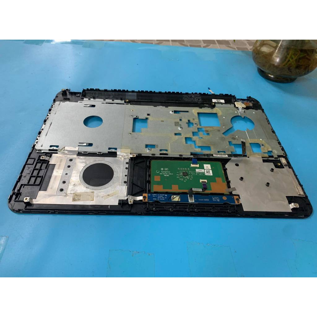 vỏ mặt dành cho c laptop dell 3521 (vỏ tháo máy tặng chuột kèm theo như ảnh )