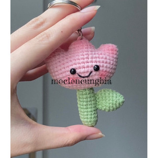Móc khoá hoa tulip làm bằng len