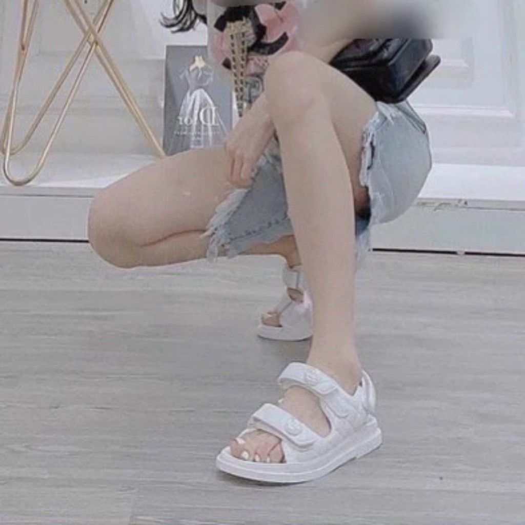 Sandal nữ quai dán trần chỉ khuy tròn C C đế thấp Nguyên hộp hãng cao cấp