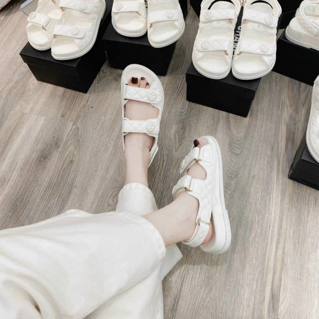 Sandal nữ quai dán trần chỉ khuy tròn C C đế thấp Nguyên hộp hãng cao cấp